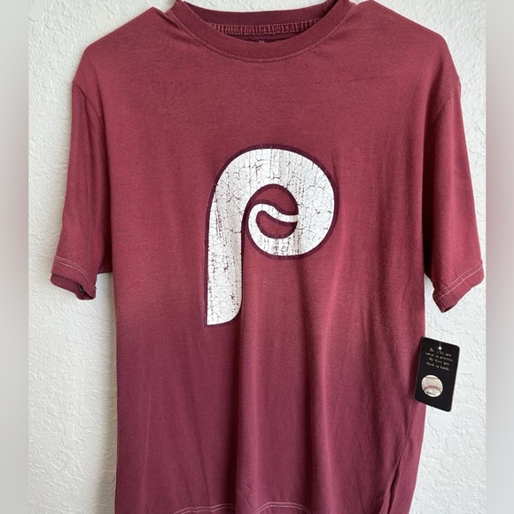 Men’s Small Philadelphia Phillies RED JACKET Retro 100% Cotton T-Shirt 🔥NWT - Picture 1 of 4